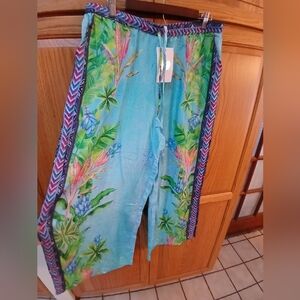 Lula Soul NWT Size XL Beautiful Tropical Print, Pants Have Wide Legs
